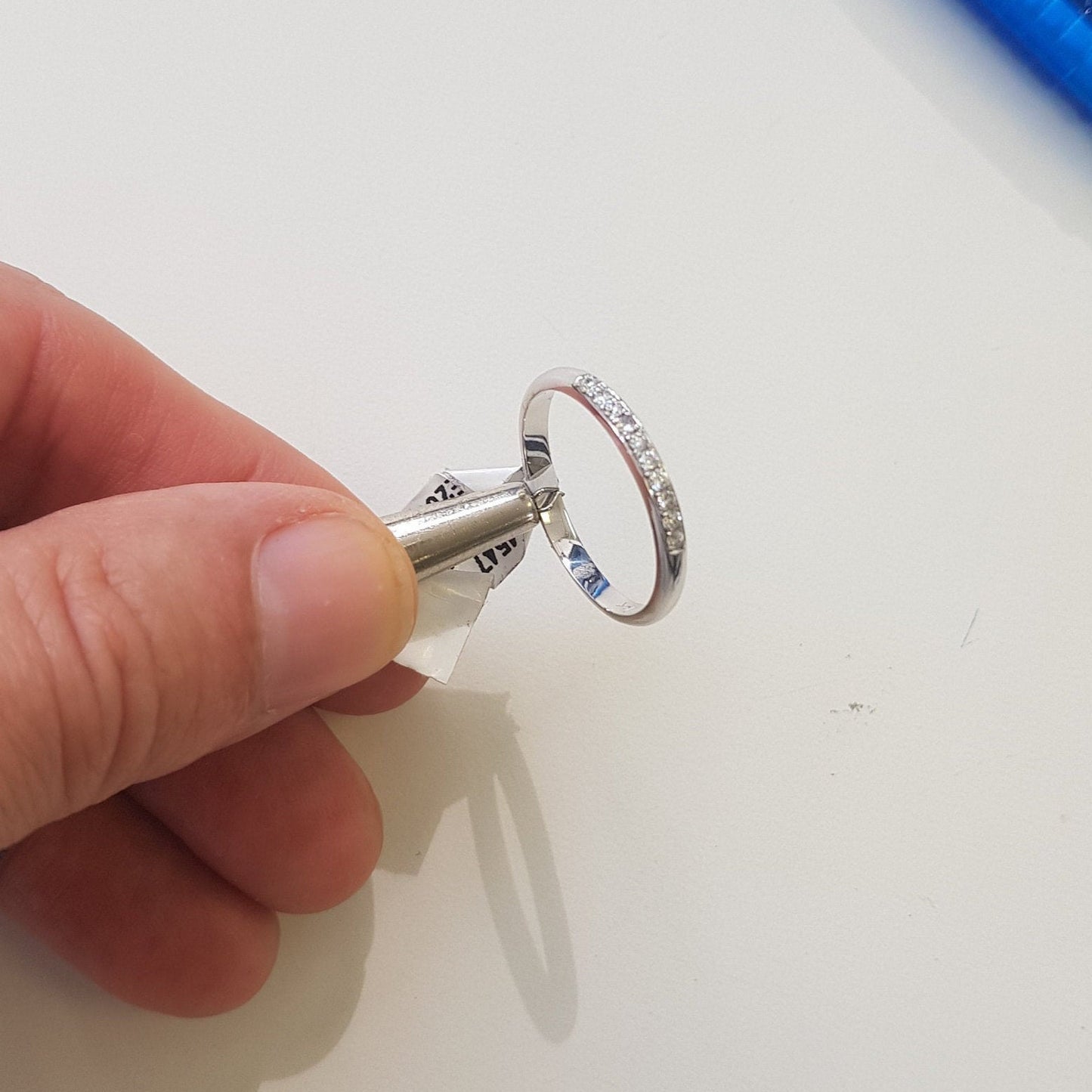 טבעת נישואין משובצת 0.15 קראט יהלומים עגולים