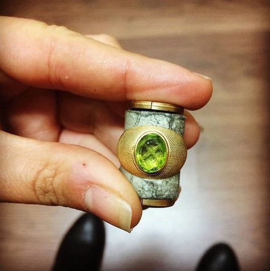 טבעת אבן חן טבעית פרידוט 1.7 קראט פלוס ירוקה טבעית